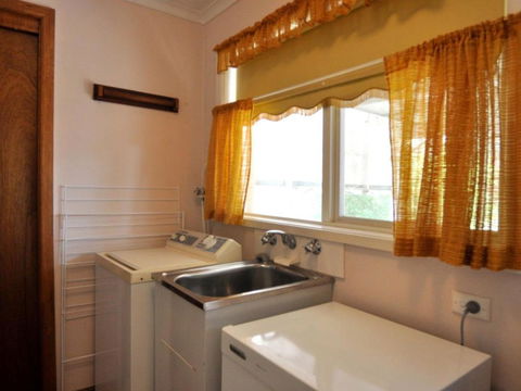 RETRO RETREAT INLET SIDE - Accommodation Port Macquarie 4