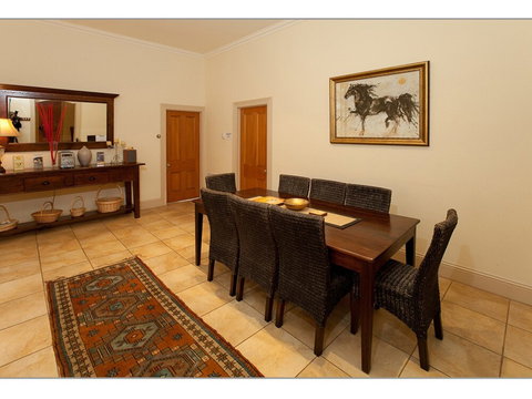 Fairholme Townhouse - Accommodation Port Macquarie 4