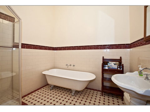 Fairholme Townhouse - Accommodation Port Macquarie 2