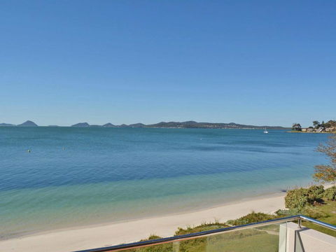 15 Harbourside 3 7 Soldiers Point Road Right On The Waterfront - Accommodation Port Macquarie 5
