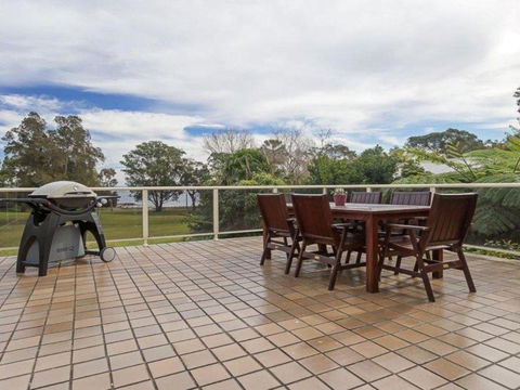 Castaways 36 Cromarty Road Beachfront House - Accommodation Port Macquarie 6
