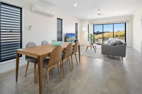 DAYDREAMING Airlie Beach Water Views & Only 200m To Boardwalk. - Accommodation Port Macquarie 5