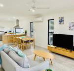 DAYDREAMING Airlie Beach Water views  only 200m to boardwalk. - Accommodation Port Macquarie