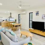DAYDREAMING Airlie Beach Water Views & Only 200m To Boardwalk. - Accommodation Port Macquarie 0