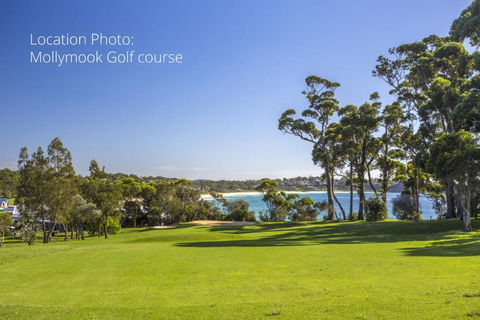Fathoms 9 Mollymook - Accommodation Port Macquarie 3