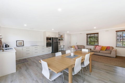 Lyons Cottage A Quaint Whalers Cottage In Heart Of Port Fairy - Accommodation Port Macquarie 2
