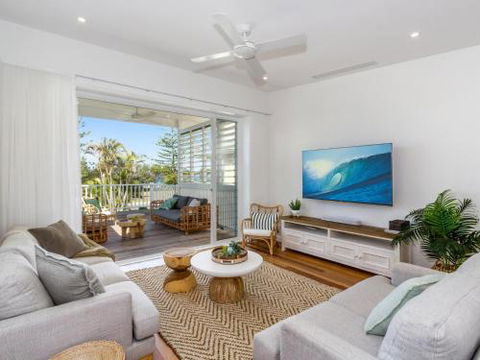 KINGY BEACH HOUSE At 162 - Accommodation Port Macquarie 6