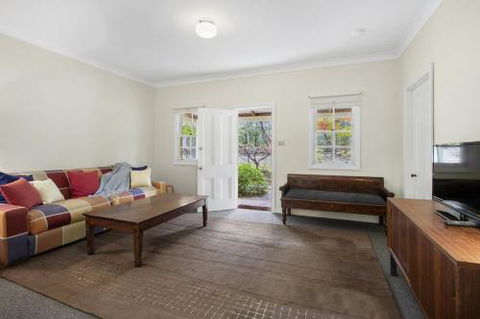 THE TEACHERS COTTAGE - Accommodation Port Macquarie 3