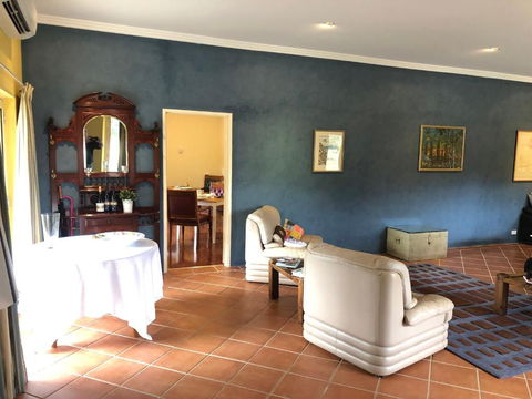 Gundaroo Manor Bed & Breakfast - Accommodation Port Macquarie 4