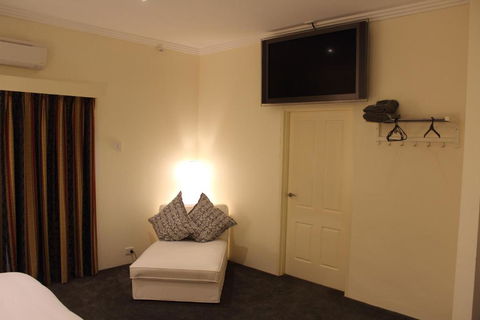 Gundaroo Manor Bed & Breakfast - Accommodation Port Macquarie 5