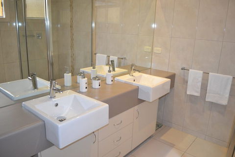 Cypress Drive Townhouse - Accommodation Port Macquarie 6