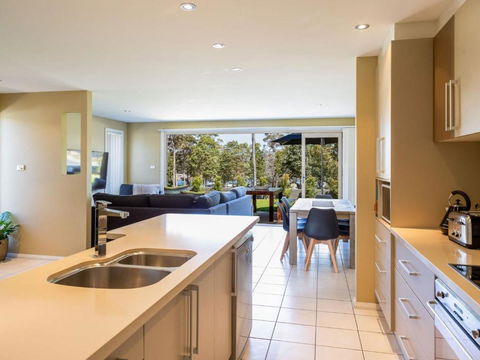 HARBOUR LIGHTS Ulladulla - Accommodation Port Macquarie 6