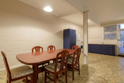 Exmouth Villas Unit 35 2 Bedroom Self Contained Unit At The Heart Of Town - Accommodation Port Macquarie 3