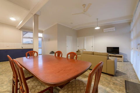Exmouth Villas Unit 35 2 Bedroom Self Contained Unit At The Heart Of Town - Accommodation Port Macquarie 4