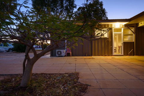 Exmouth Villas Unit 35 2 Bedroom Self Contained Unit At The Heart Of Town - Accommodation Port Macquarie 5