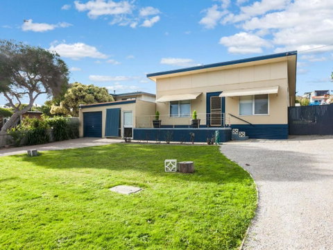 OCEAN SOUNDS Anglesea - Accommodation Port Macquarie 1