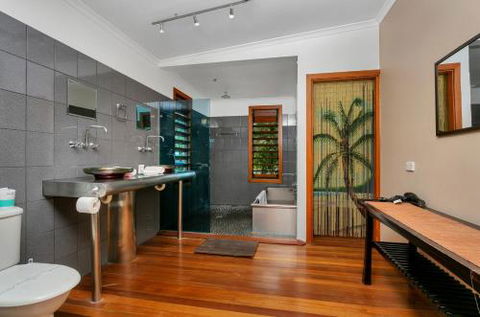 SANTORINIatPALM COVE - Accommodation Port Macquarie 3