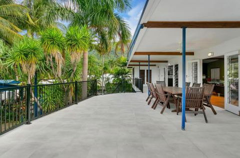 SANTORINIatPALM COVE - Accommodation Port Macquarie 1