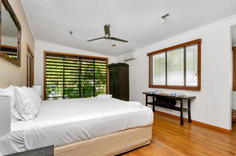 SANTORINIatPALM COVE - Accommodation Port Macquarie 6
