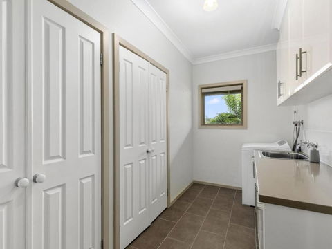 THE LOCH SURFSIDE WIFI NETFLIX PET FRIENDLY (OUTSIDE ONLY) - Accommodation Port Macquarie 3