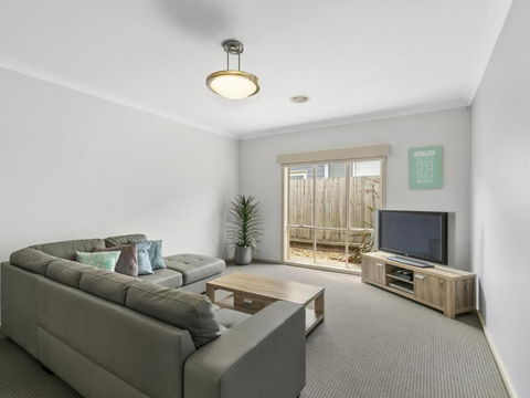THE LOCH SURFSIDE WIFI NETFLIX PET FRIENDLY (OUTSIDE ONLY) - Accommodation Port Macquarie 4
