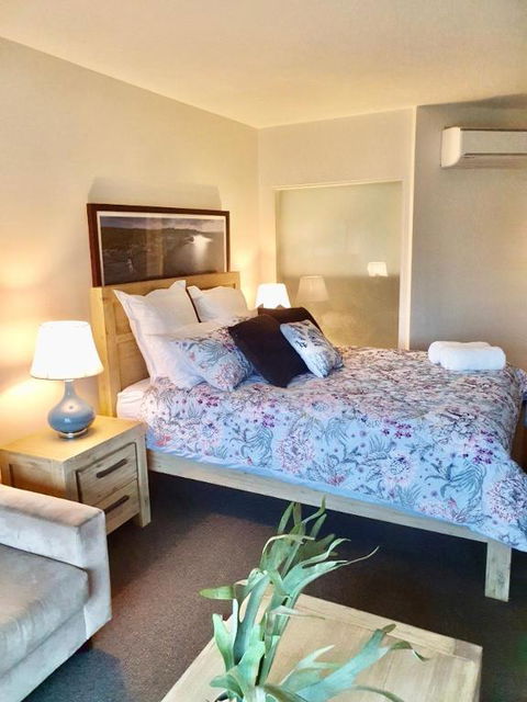 FAMILY ISLAND GETAWAY BEACHFRONT APARTMENT - Accommodation Port Macquarie 1