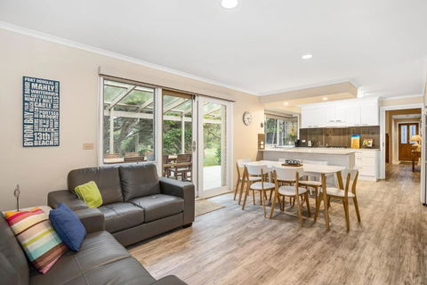 Hilltop Beach House: Newly Updated - Accommodation Port Macquarie 3