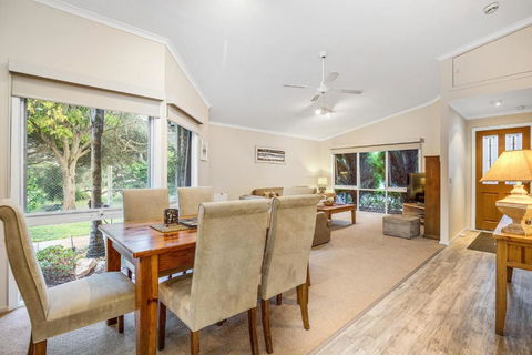 Hilltop Beach House: Newly Updated - Accommodation Port Macquarie 2