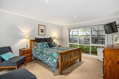 Hilltop Beach House: Newly Updated - Accommodation Port Macquarie 4