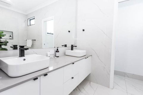 Two Ten Luxury CBD Accommodation - Accommodation Port Macquarie 5