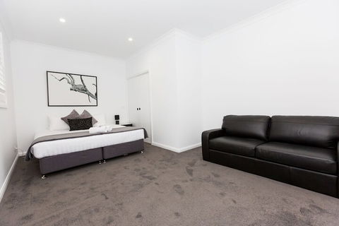 Two Ten Luxury CBD Accommodation - Accommodation Port Macquarie 6
