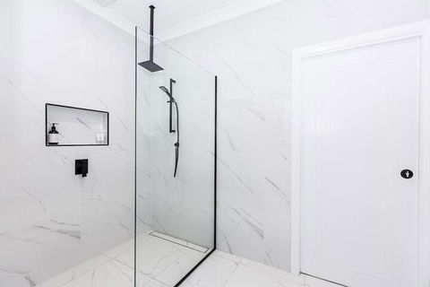 Two Ten Luxury CBD Accommodation - Accommodation Port Macquarie 4