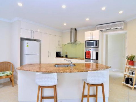 Walk To The Ocean In Five Minutes - Accommodation Port Macquarie 3