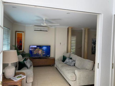 Walk To The Ocean In Five Minutes - Accommodation Port Macquarie 5