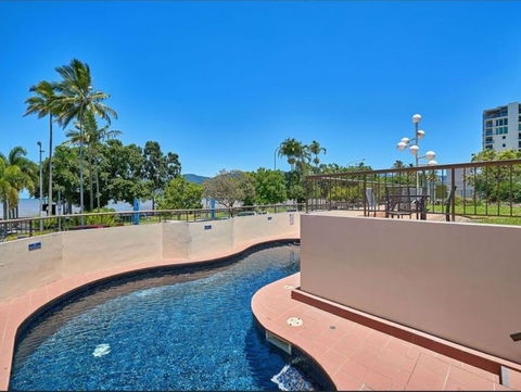 Cairns Ocean View Apartment In Aquarius - Accommodation Port Macquarie 2
