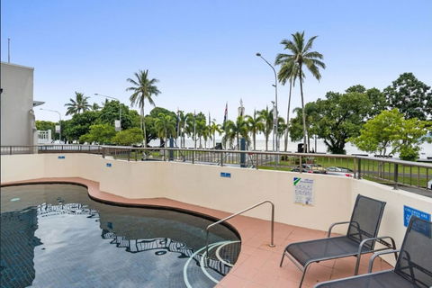 Cairns Ocean View Apartment In Aquarius - Accommodation Port Macquarie 3