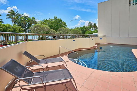 Cairns Ocean View Apartment In Aquarius - Accommodation Port Macquarie 1