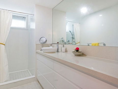 Cairns Ocean View Apartment In Aquarius - Accommodation Port Macquarie 5