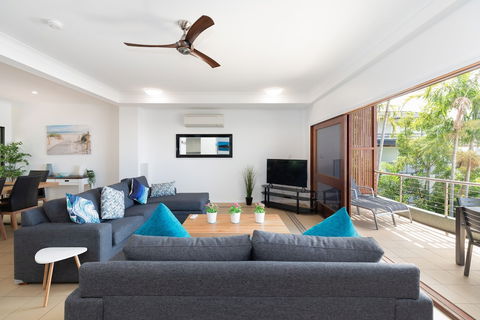 Absolute Airlie Airlie Beach - Accommodation Port Macquarie 0