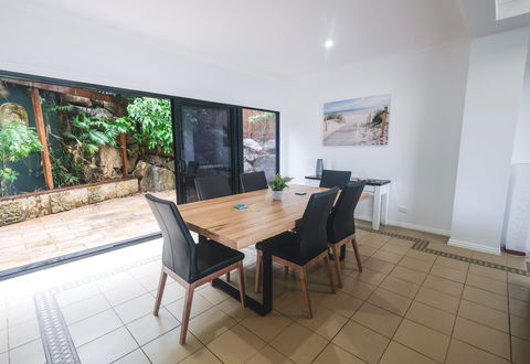 Absolute Airlie Airlie Beach - Accommodation Port Macquarie 5