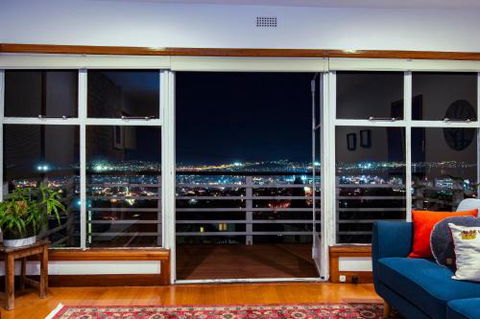 Lofty Views City Stunner! - Accommodation Port Macquarie 0