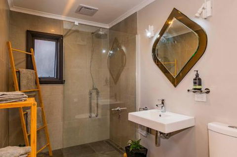 Lofty Views City Stunner! - Accommodation Port Macquarie 4