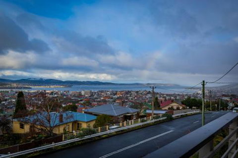 Lofty Views City Stunner! - Accommodation Port Macquarie 6