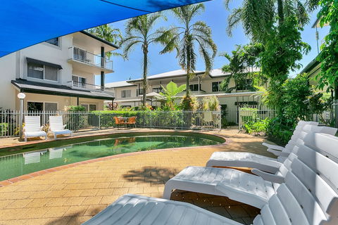 Cairns Reef Apartments & Motel - Accommodation Port Macquarie 3