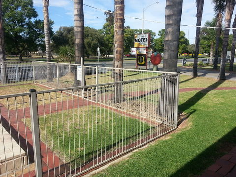 Sunraysia Motel & Holiday Apartments - Accommodation Port Macquarie 0