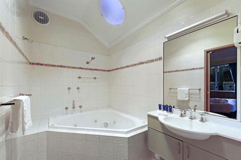 Discovery Parks â€“ Gerroa - Accommodation Port Macquarie 6