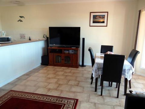 Close Encounters Bed & Breakfast - Accommodation Port Macquarie 1