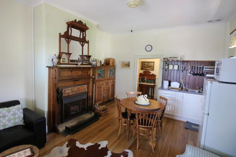 Christopher Halls Colonial Accommodation - Accommodation Port Macquarie 3