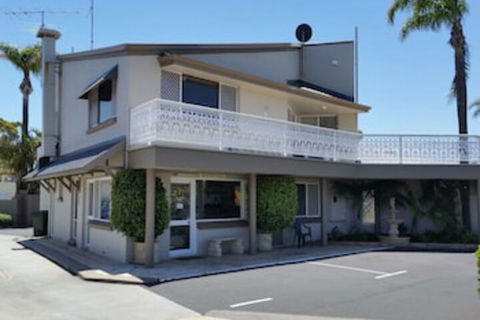 Foreshore Motel - Accommodation Port Macquarie 0