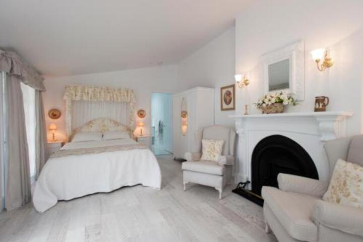 Longford TAS Accommodation Port Macquarie